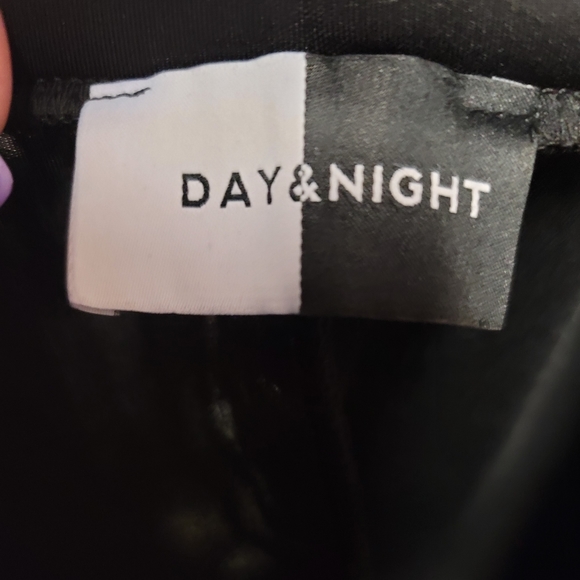 Chic Day & Night Funky Cool off the shoulder Dress - Picture 8 of 8